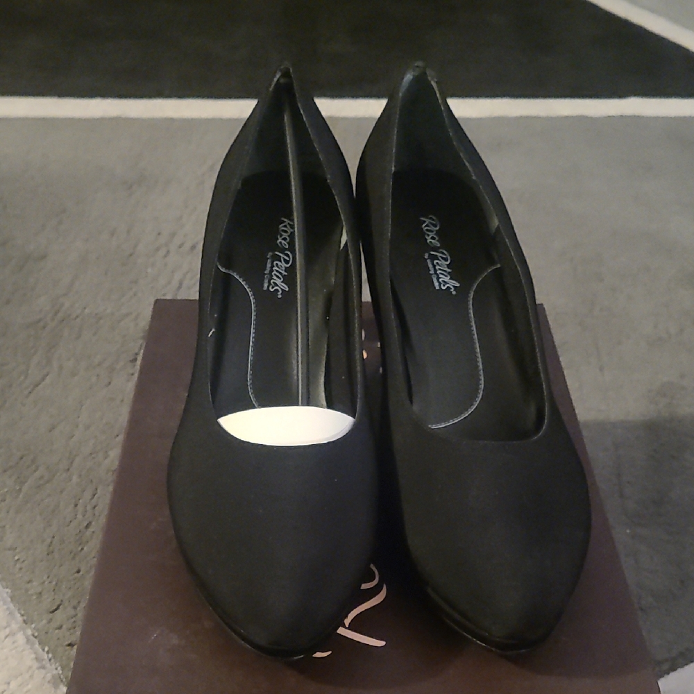 Walking Cradles Black Women's Heels